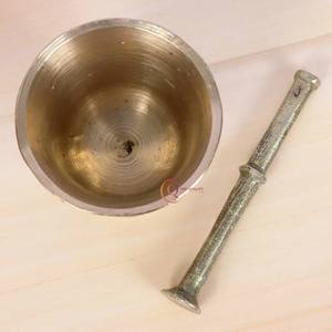 Ensemble de mortier et de pilon Imam Dasta en laiton pur Ohkli Musal Kharal 4 pouces pour l'utilisation de la médecine et du broyage des herbes par la collection de qualité - Product Image 2