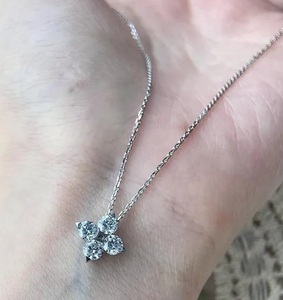 สร้อยคอเพชร1กะรัตรูปดอกไม้ดวงอาทิตย์ Necklace18K สีทองประดับเพชรโคลเวอร์สำหรับเป็นของขวัญวันเกิดของผู้หญิง - Product Image 3