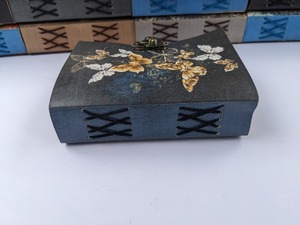 หนังสือคาถา A5วินเทจทำด้วยมือพร้อมโลโก้ที่กำหนดเองปกนุ่มปกหนังเกลียวจัดระเบียบวารสารโรงเรียนไดอารี่กล่องของขวัญ - Product Image 2