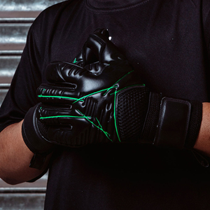 Gants de gardien de but professionnels personnalisables rouges, protection en latex de haute qualité pour l'entraînement au football, sports de plein air décontractés - Product Image 2