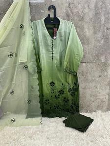 Elegante Shalwar Kameez de Chinon Pesado con Parte Inferior Elástica y Dupatta de Organza, Talla XL (42) para Adultos, Ropa Formal Bordada Sin Coser - Product Image 4