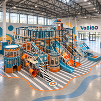 Aire de jeux intérieure commerciale transparente avec toboggan en spirale, structure arborée haute, filet d'escalade, sièges et piscine à balles pour centres commerciaux et centres de divertissement familial (FEC)