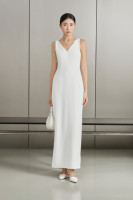 Robe longue blanche à col en V en tissu crêpe américain NOISE WHITE Vietnam pour femmes - Style élégant structuré KD76
