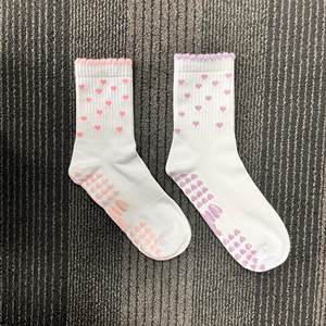 Calcetines Antideslizantes Personalizados con Diseño Jacquard de Mini Corazones para Yoga y Pilates, Marcas de Calcetines, Productos de Material Personalizado de Alta Calidad - Product Image 4