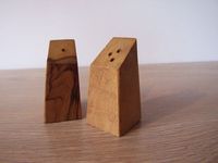 Ensemble salière et poivrière en bois massif fait main, distributeur d'assaisonnements moderne, compatible lave-vaisselle, lavage à la main uniquement, qualité alimentaire, écologique