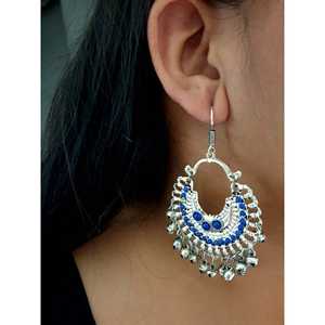 Pendientes de plata oxidada Chandbali de piedra azul estilos de araña de aro étnico de moda para fiestas hechas de acero inoxidable perla de latón - Product Image 3