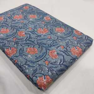 Tissus en coton imprimé bloc floral de 44 pouces de largeur adaptés à la confection de robes et idéaux pour les textiles de maison - Product Image 5