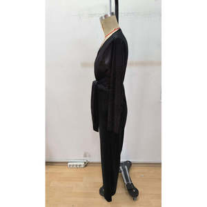 Mono de terciopelo brillante con cuello cruzado y cinturón de manga larga para mujer, 30532 - Negro - Product Image 6