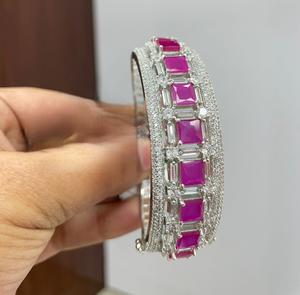Brazalete Abrible de Plata de Primera Calidad con Acabado Plateado Moderno para Bodas y Compromisos, Colección para Fiestas, para Mujer - Product Image 1