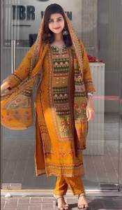 Conjunto Informal de Diseño Indio de Alta Gama, Top de Georgette Sintética con Estampado Digital y Trabajo Manual, Pantalón de Seda Suave y Dupatta con Estampado Digital - Product Image 5