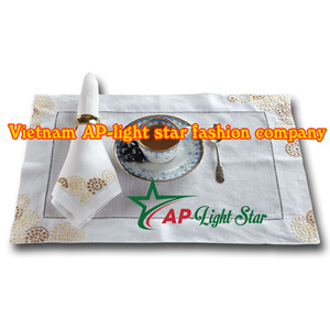 SERVILLETAS BORDADAS A MANO-100% ALGODÓN/LINO - Product Image 2