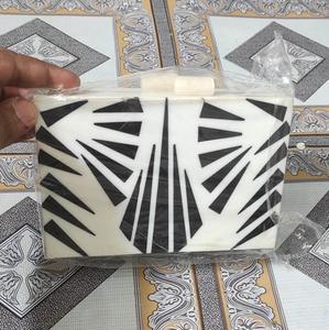 กระเป๋าคลัทช์สำหรับผู้หญิงทำจากยางเรซินหัตถกรรมอินเดีย - Product Image 3