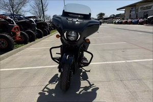 Motocicleta Cruiser Indian Chieftain PowerPlus Dark Horse con PowerBand, Modelo 2026, en Venta - Product Image 2