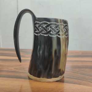 Tasse à corne à boire Viking sculptée à la main et polie naturelle et écologique pour les hôtels de fête à la maison - Product Image 3