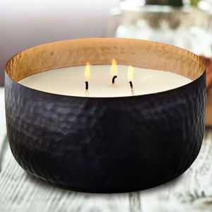 Portavelas Metálico Atemporal Diseñado para una Decoración del Hogar Elegante, Inspirado en la Elegancia Minimalista y la Artesanía de Alta Calidad - Product Image 1