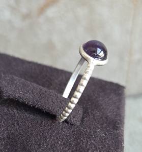 Anillo de Plata de Ley Estilo Bohemio Hecho a Mano Unisex con Piedra Preciosa de Amatista para Aniversario de Boda o Regalo de Fiesta - Product Image 3