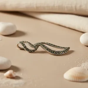 Pendentif élégant pour femme en argent 925 avec marcassite, fait à la main, religieux et mignon, avec placage en rhodium, or, matériau principal, bijoux - Product Image 1