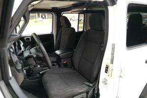 R-am 1500 C-lassic W-arlock 2023 Usada en Buen Estado, 4 Puertas, Cabina Doble, 4x4, Caja de 5.6 pies - Product Image 3