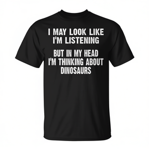 Puedo parecer que estoy escuchando, pero en mi cabeza estoy pensando en camisetas de dinosaurios. - Product Image 2