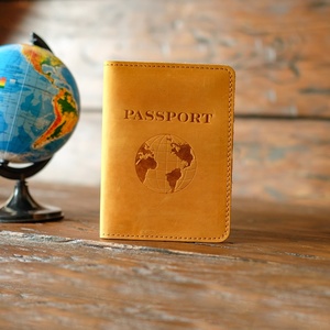 ปกหนังสือเดินทางหนังแท้แบบสั่งทำพิเศษ พร้อมช่องใส่บัตรและคลิปหนีบ สำหรับนักเดินทาง สไตล์วินเทจ รุ่น PTH-0097 - Product Image 1