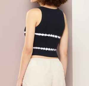 Camiseta sin mangas de color sólido recortada con cuello cuadrado sin mangas para mujer con logotipo personalizado, informal, básica, 8 opciones de color - Product Image 2