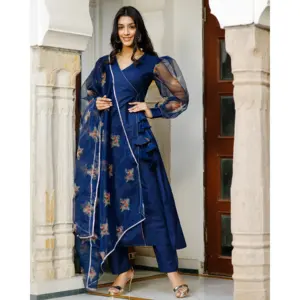 Conjunto de Traje de Verano de Rayón Azul Brillante con Decoración de Botones - Product Image 3