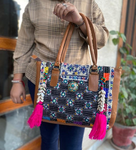กระเป๋าถือปักลายแบบดั้งเดิมทำด้วยมืออินเดียกระเป๋าช็อปปิ้งมีพู่ห้อยสไตล์โบฮีเมียนฮิปปี้ - Product Image 2