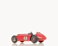OMH - Figura de Piloto de Fórmula Uno para el Modelo Lancia 1954 33Lx12.7Wx11.4H cm, Acrílico Pintado a Mano, Mesa Rectangular Moderna AR019