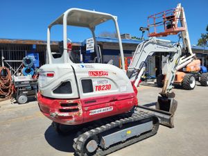 Nouvelle Arrivée Mini-Excavatrice à Chenilles Hydraulique Takeuchi TB230 Unité d'Occasion en Vente Excellent Rapport Qualité-Prix Mini-Excavatrices Meilleure Offre de Réduction - Product Image 6