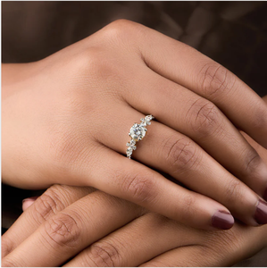 Bague en or rose de qualité supérieure avec cinq diamants naturels pour un mariage glamour ou une cérémonie de fiançailles d'Inde - Product Image 4