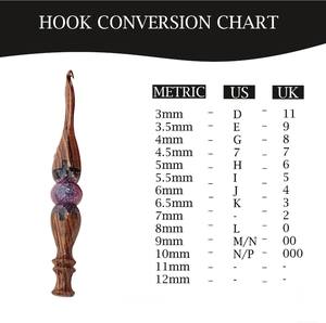 Crochets en résine époxy faits à la main Mélange en bois Aiguille ergonomique 3mm à 12mm de tailles différentes Manche souple Aiguille à tricoter - Product Image 2