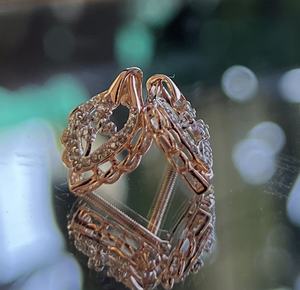 ต่างหูเพชรแท้ทรงเหลี่ยมแบบมินิมอล งานสั่งทำพิเศษ ดีไซน์หรูหรา ทองคำแท้ 18K รับรองโดยผู้เชี่ยวชาญ ทนทาน - Product Image 5