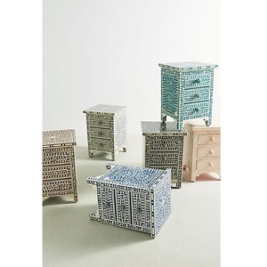 Grande table de chevet et commode indiennes mobiles en incrustation d'os de style bohème faits à la main avec taille personnalisable - Product Image 1