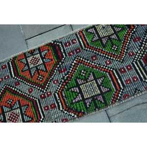 พรมวินเทจขนาดเล็ก 1.6x3.5 ฟุต สีแดงเขียวลายตาราง ทำจากขนสัตว์ - Product Image 4