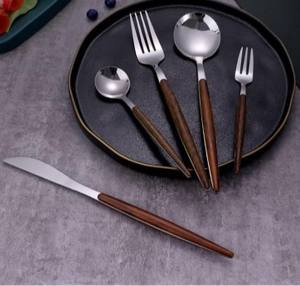Ensemble de couverts modernes en acier inoxydable 5 pièces avec manche en bois teinté noyer Design classique pour mariages thé et nourriture - Product Image 3