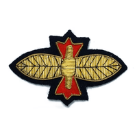 Écussons et croix religieuses brodés sur mesure, de luxe, faits à la main, en fil d'or, pour les vêtements liturgiques et les robes de cérémonie