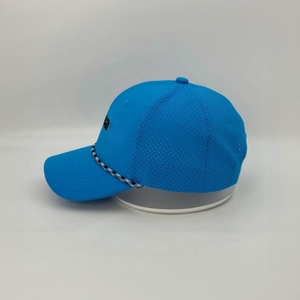 Gorra de golf transpirable con logo personalizado de fábrica directa, gorra de golf de 5 paneles de alto rendimiento, gorra deportiva perforada con corte láser, snapback, Vietnam - Product Image 4