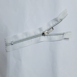 Fabricantes de Cierres al por Mayor Ecológicos # Cremallera de nailon de 5 hilos con extremo cerrado para uso en prendas de vestir, con plazo de entrega de muestra de 7 días desde el origen. - Product Image 4