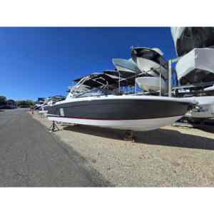 Bateau de catégorie Premium Cobalt R8 2025 - Product Image 5