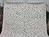Bestseller Modernes Design Polka Dot Schaf Wollte ppich Schwarz-Weiß Berber Marok kanis cher Teppich Hand gefertigter Teppich zum Fabrik preis
