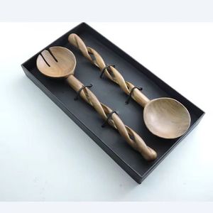 Ensemble de fourchette de cuillère de serveur de salade d'acier inoxydable de haute qualité avec des accessoires de cuisine de placage à l'or pour des salades manche en bois - Product Image 2