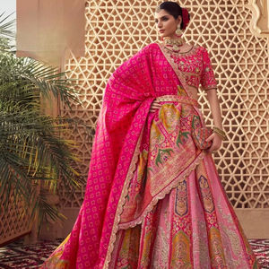 Colección de Lehenga Choli de Tela Brocada y Seda Banarasi con Cancán y Blusa de Seda Pura para Adultos al por Mayor - Product Image 2