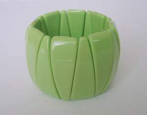 Pulsera de cuentas de resina elástica hecha a mano, estilo moderno, en tonos verde miel, para niñas y mujeres, joyería de moda para regalar. - Product Image 3