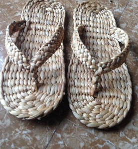 Eco-Friendly Handwoven Water Hyacinth Fashion Sneakers Competitive Priced Natural Material Slipper for Beach Made in Vietnam - Product Image 2