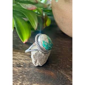 Anillo de Plata de Ley con Turquesa de la Montaña Sonora de Reda Galvan, Corte Ovalado, Diamantes Engastados en Bisel, Oro Rosa, Romántico, Talla 8.75, Regalo Perfecto - Product Image 3