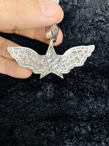 จี้ปีกนางฟ้าแบบกำหนดเองทำจากเงินแท้ 925 ประดับเพชรโมอิสซาไนต์ทรงบาแกตต์ สไตล์ฮิปฮอป สร้อยคอคริสเตียนสำหรับงานปาร์ตี้ - Product Image 2