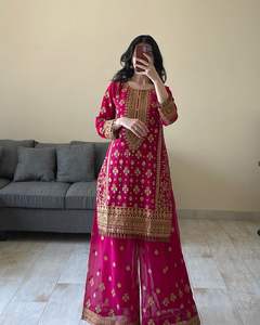 ชุดผ้าไหมแจ็คการ์ดที่สง่างามพร้อมด้วยโซ่ซิปด้านในและด้านหลังที่บอบบางคู่กับ lehenga กึ่งเย็บ - Product Image 3