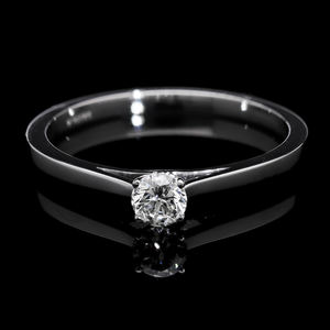 Bague de fiançailles solitaire minimaliste en or 14 carats avec diamant brillant rond naturel de 0,23CTW au design élégant et moderne - Product Image 3