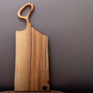 Tabla de cortar de madera con acabado a mano, perfecta para espacios de vida lentos, interiores naturales y cocinas minimalistas ecológicas - Product Image 6