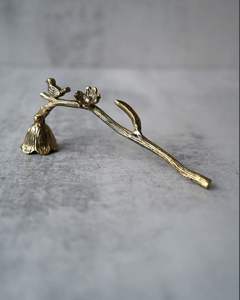 Éteignoir à bougie en laiton rétro inspiré des designs du vieux monde pour les amateurs de décoration vintage - Product Image 4